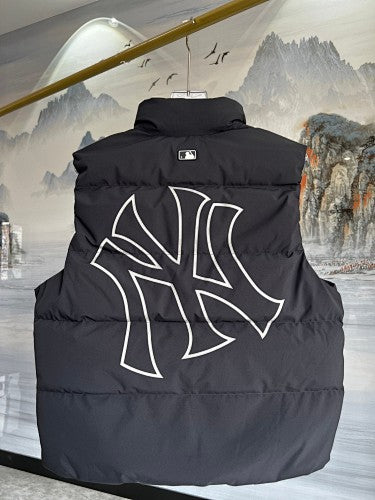 MLB New York Yankees Black Puffer Vest